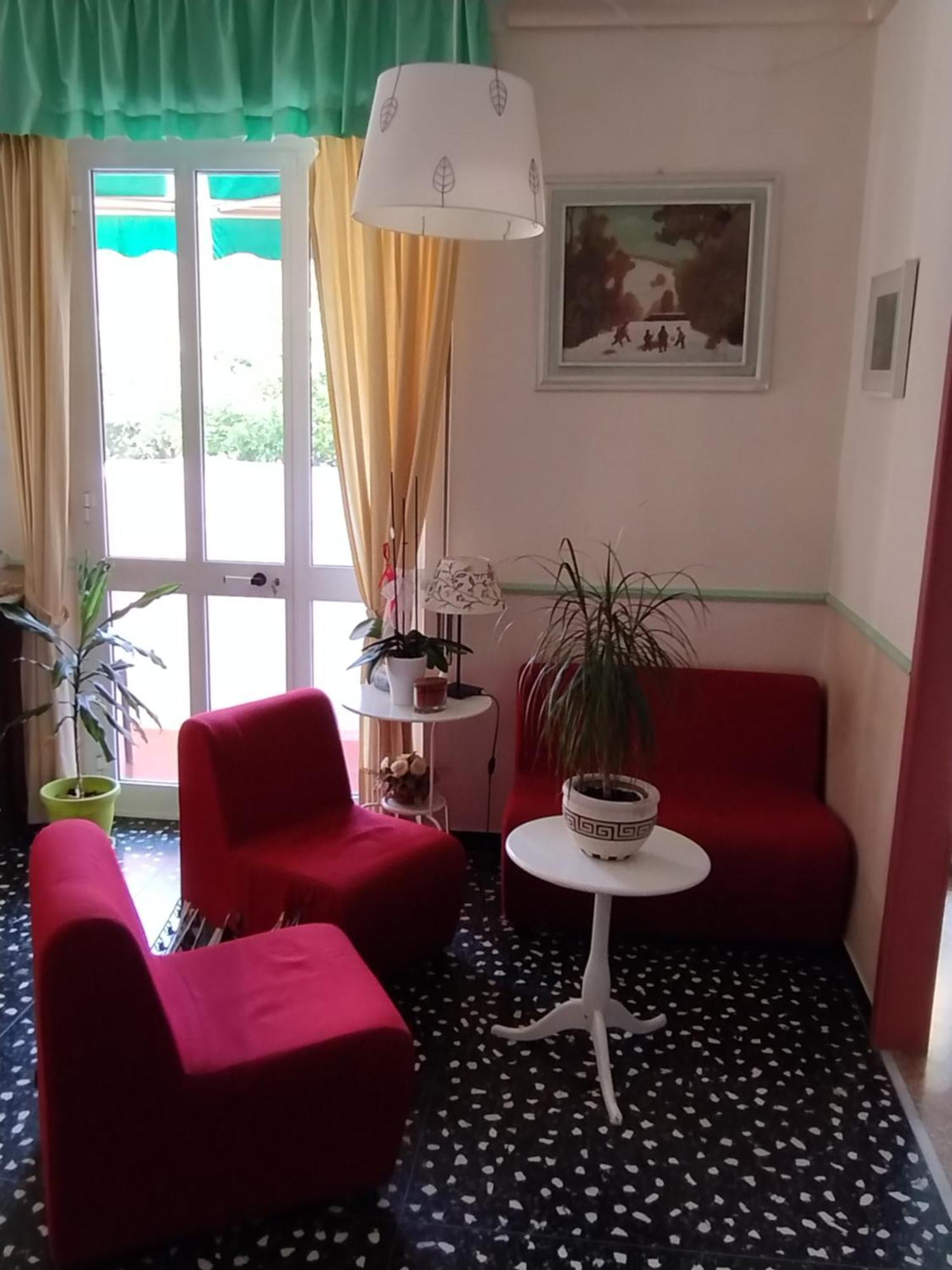 Hotel Della Piazzetta Varazze Bagian luar foto