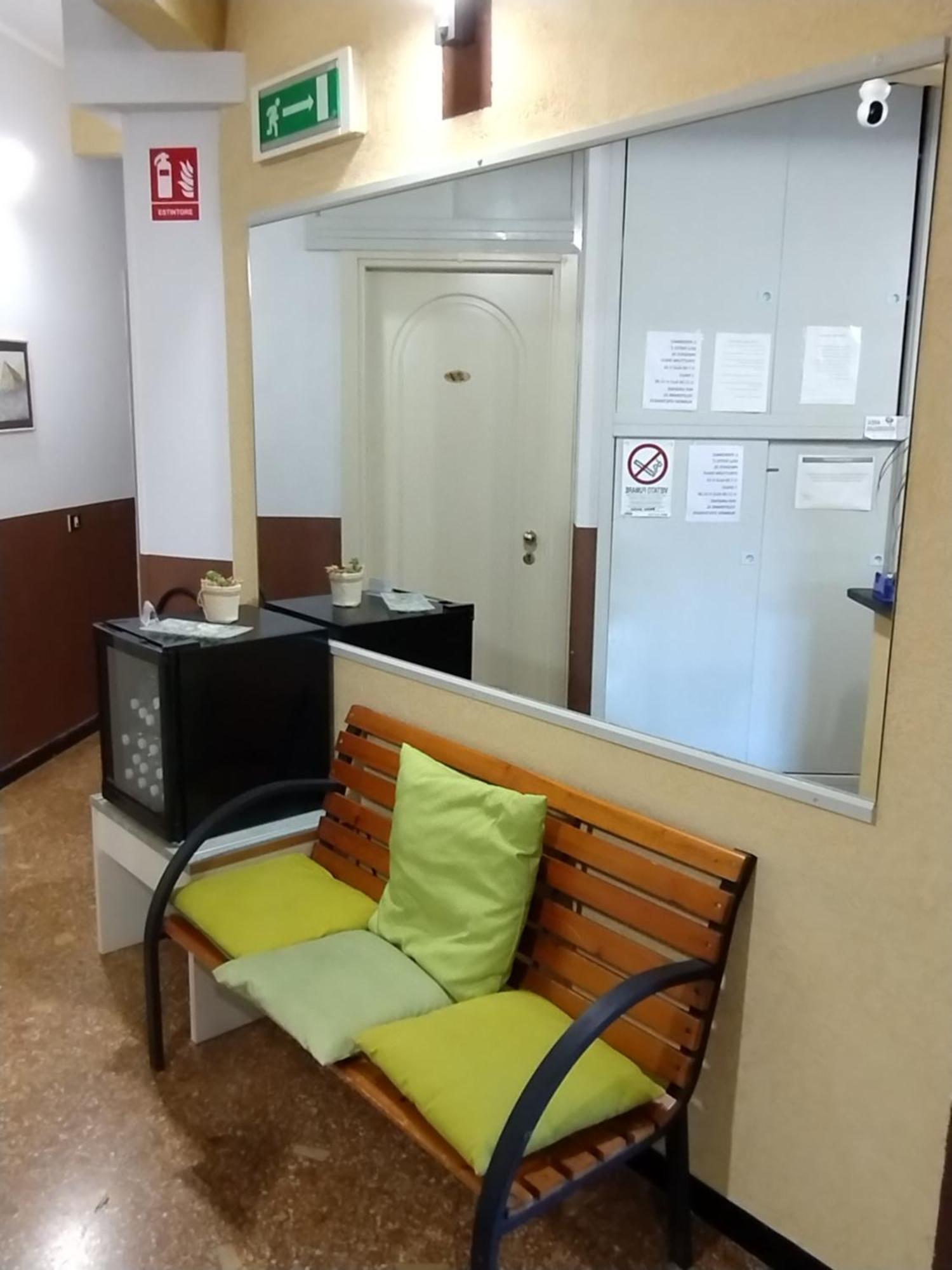 Hotel Della Piazzetta Varazze Bagian luar foto