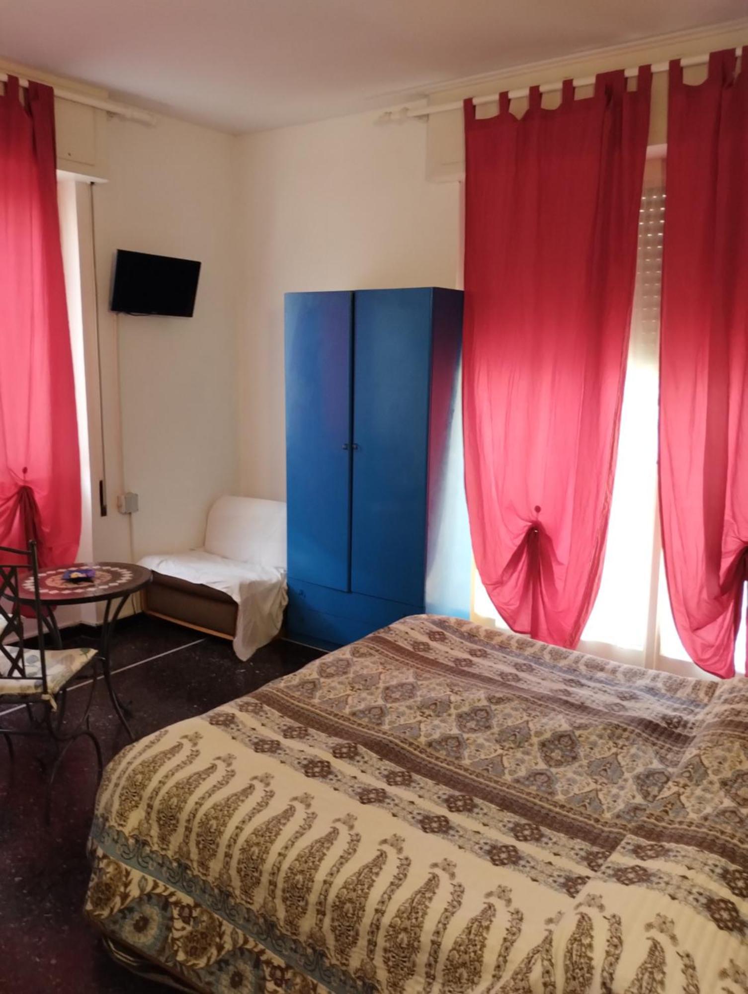 Hotel Della Piazzetta Varazze Bagian luar foto
