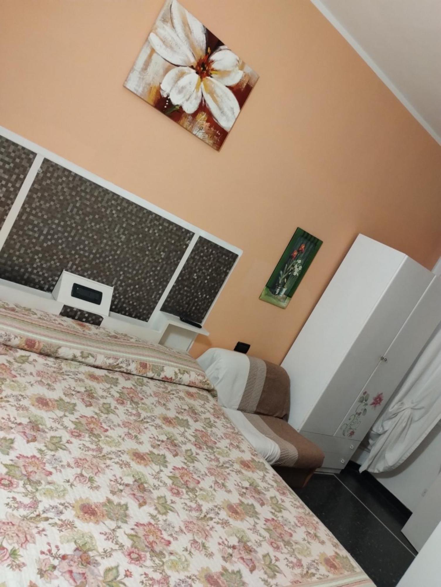 Hotel Della Piazzetta Varazze Bagian luar foto
