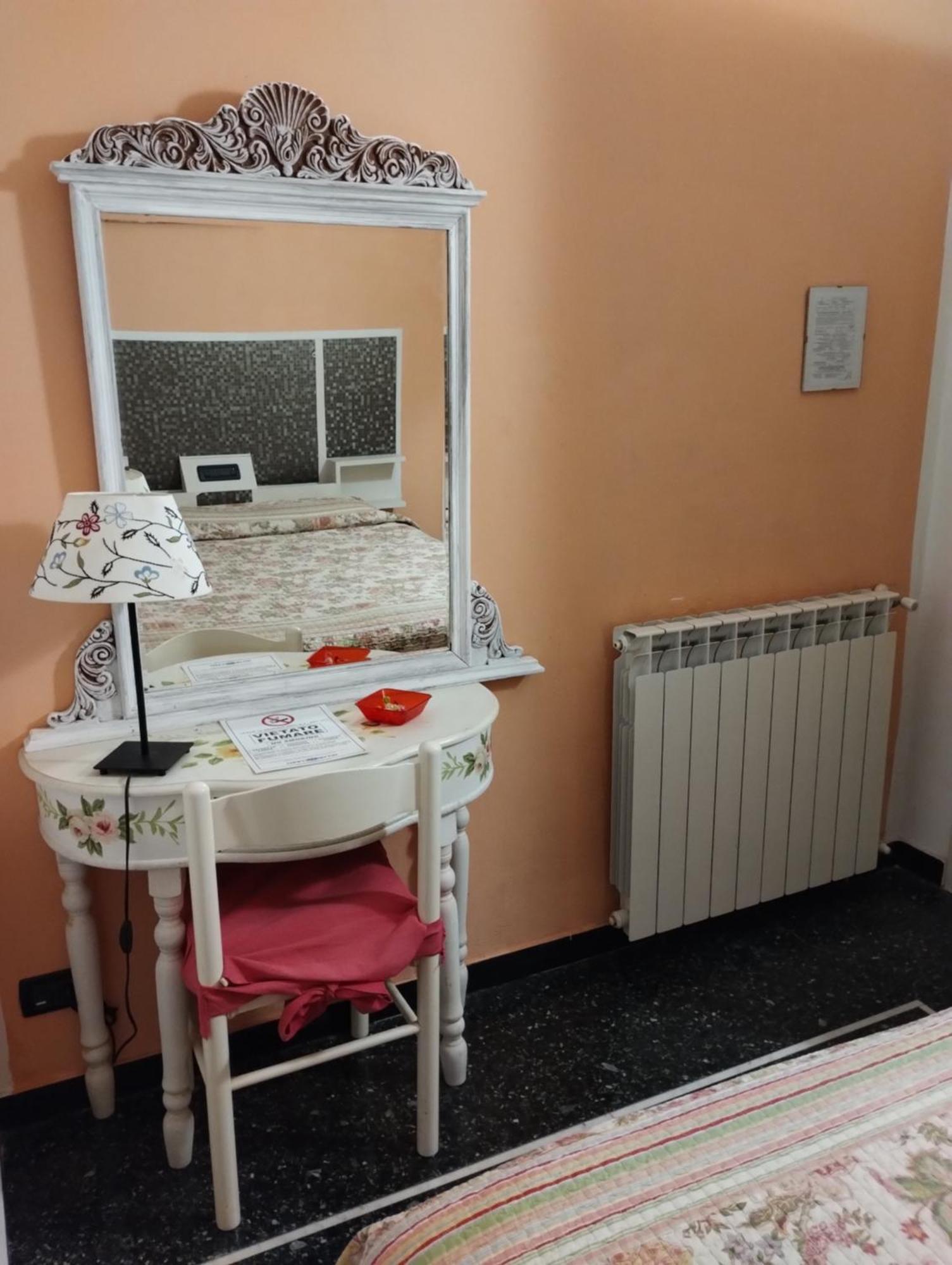 Hotel Della Piazzetta Varazze Bagian luar foto