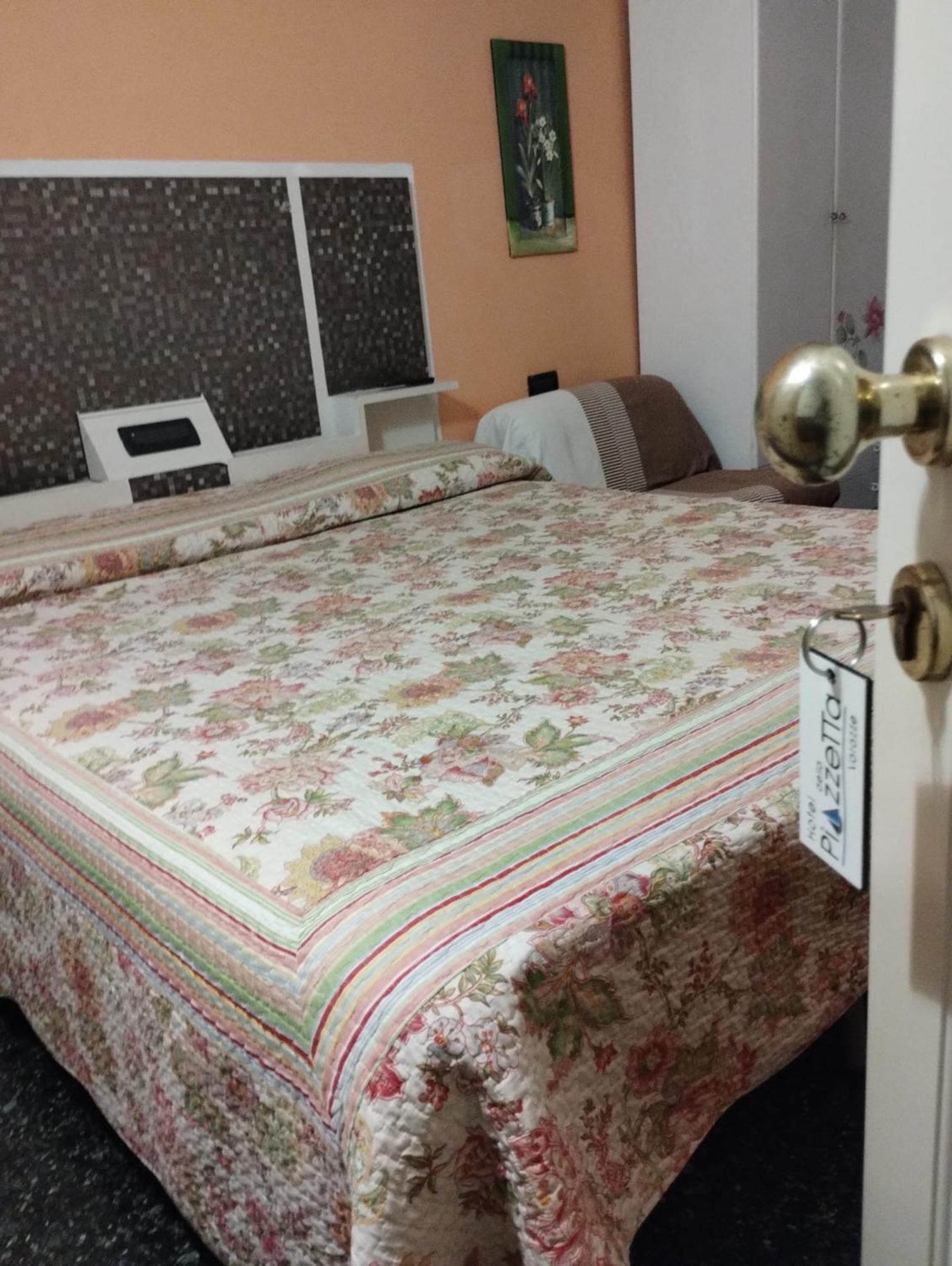 Hotel Della Piazzetta Varazze Bagian luar foto