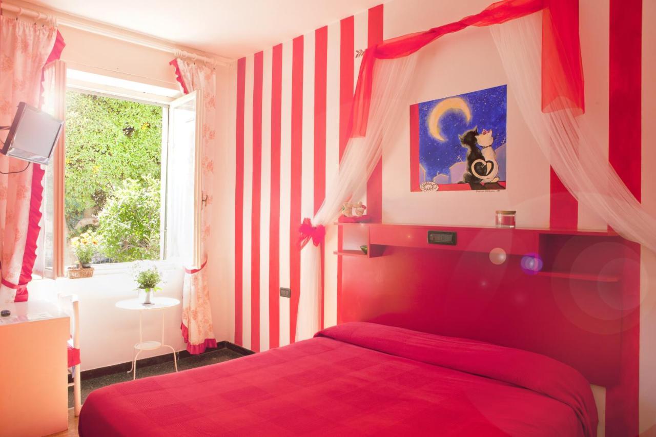 Hotel Della Piazzetta Varazze Bagian luar foto