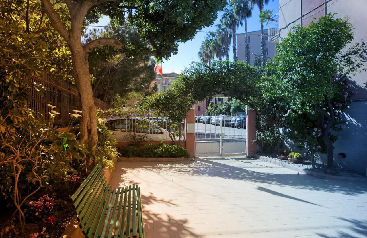 Hotel Della Piazzetta Varazze Bagian luar foto