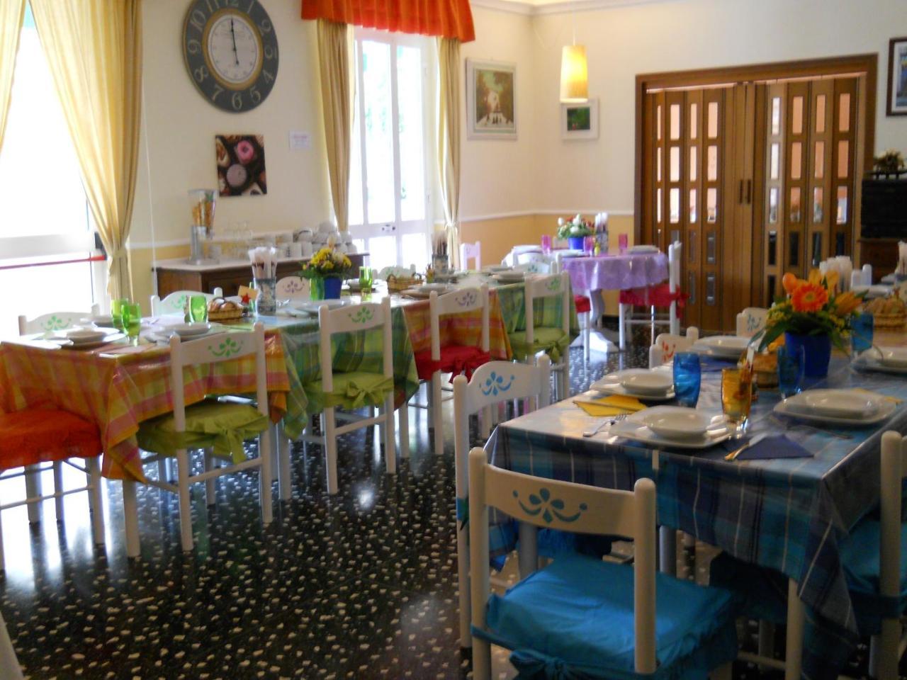 Hotel Della Piazzetta Varazze Bagian luar foto