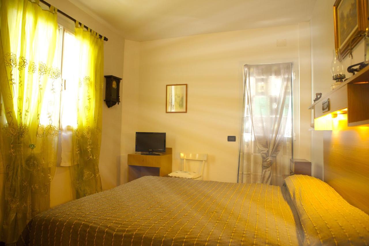 Hotel Della Piazzetta Varazze Bagian luar foto